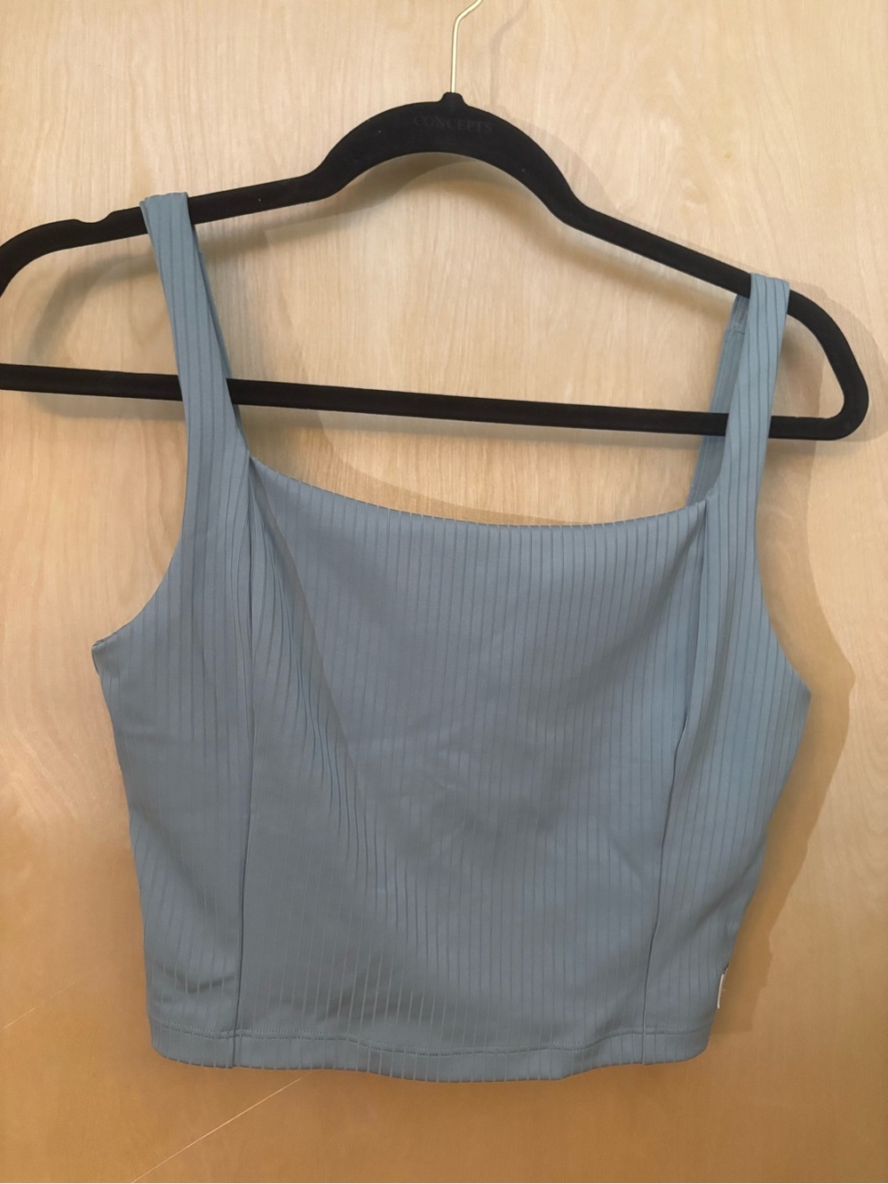 Vuori Women’s Blue Ribbed Square Neck Cropped Top w/built in bra Sz S